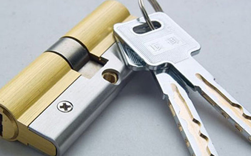 棗陽(yáng)配汽車鑰匙（開鎖24小時(shí)電話）